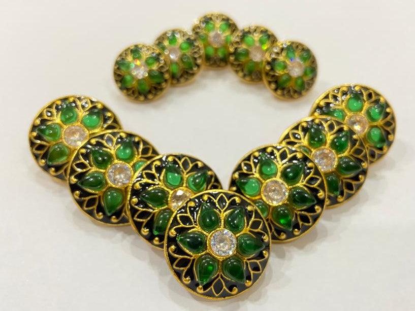 Handmade White Motif Green Petaled Flower Buttons