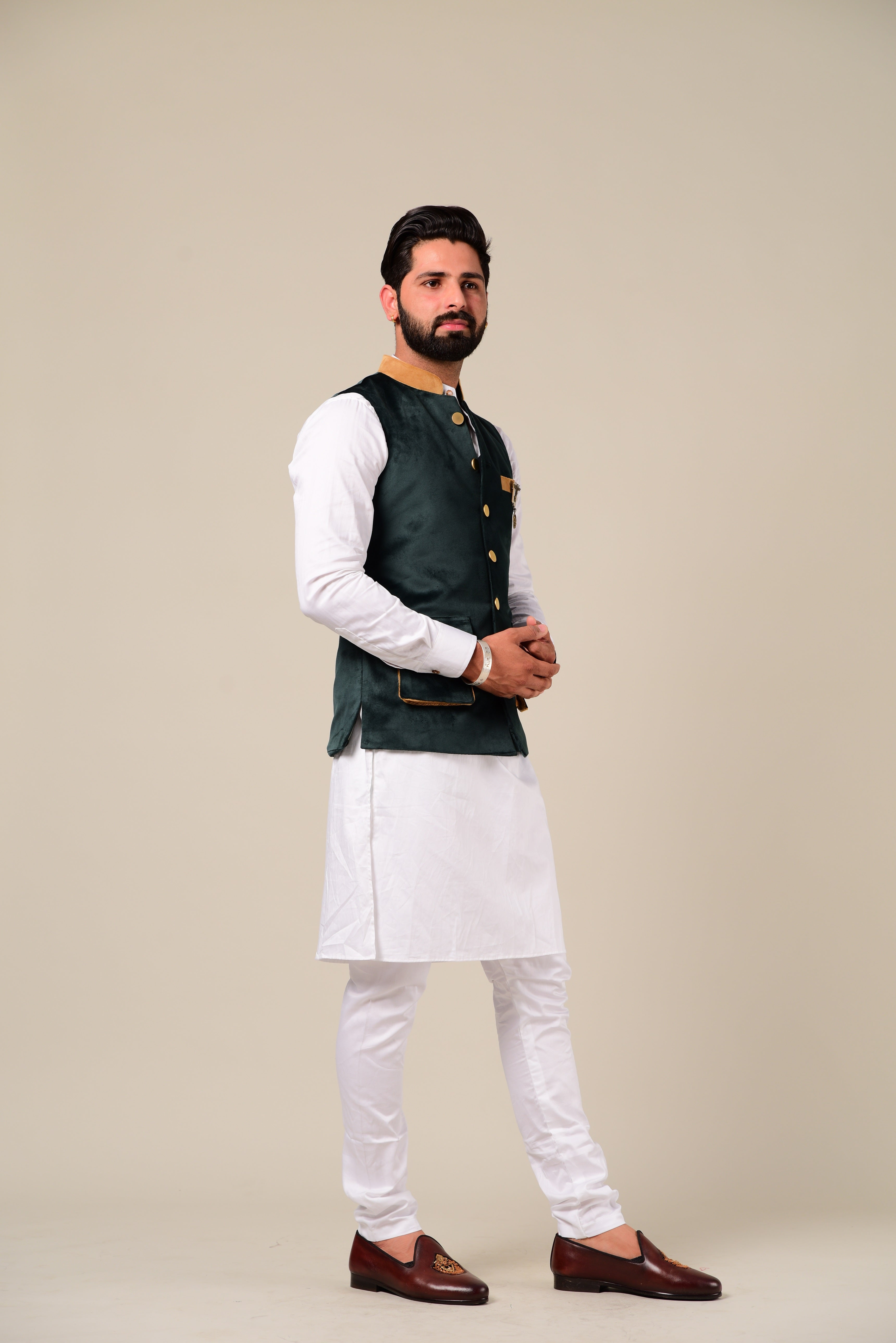 Off-White Embroidered Nehru Jacket With Kurta Set Design by Seema Gujral  Men at Pernia's Pop Up Shop 2024